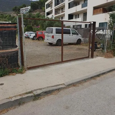 Gengina, Muy Centrico 公寓